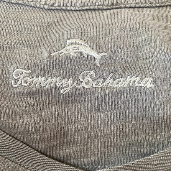 Tommy Bahama: Portside Palms V-neck Tee, Grey Sz:L - Picture 6 of 7